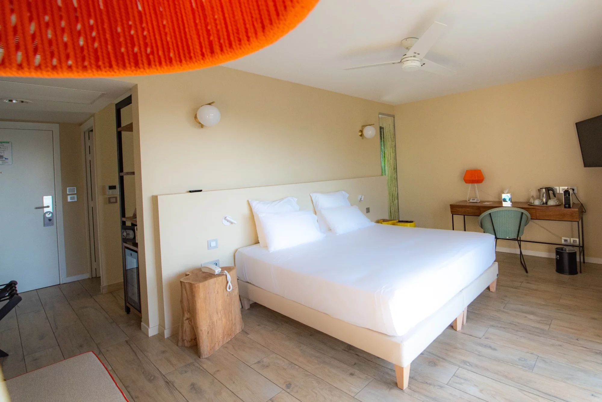 Espace nuit spacieux et élégant de la Chambre Deluxe