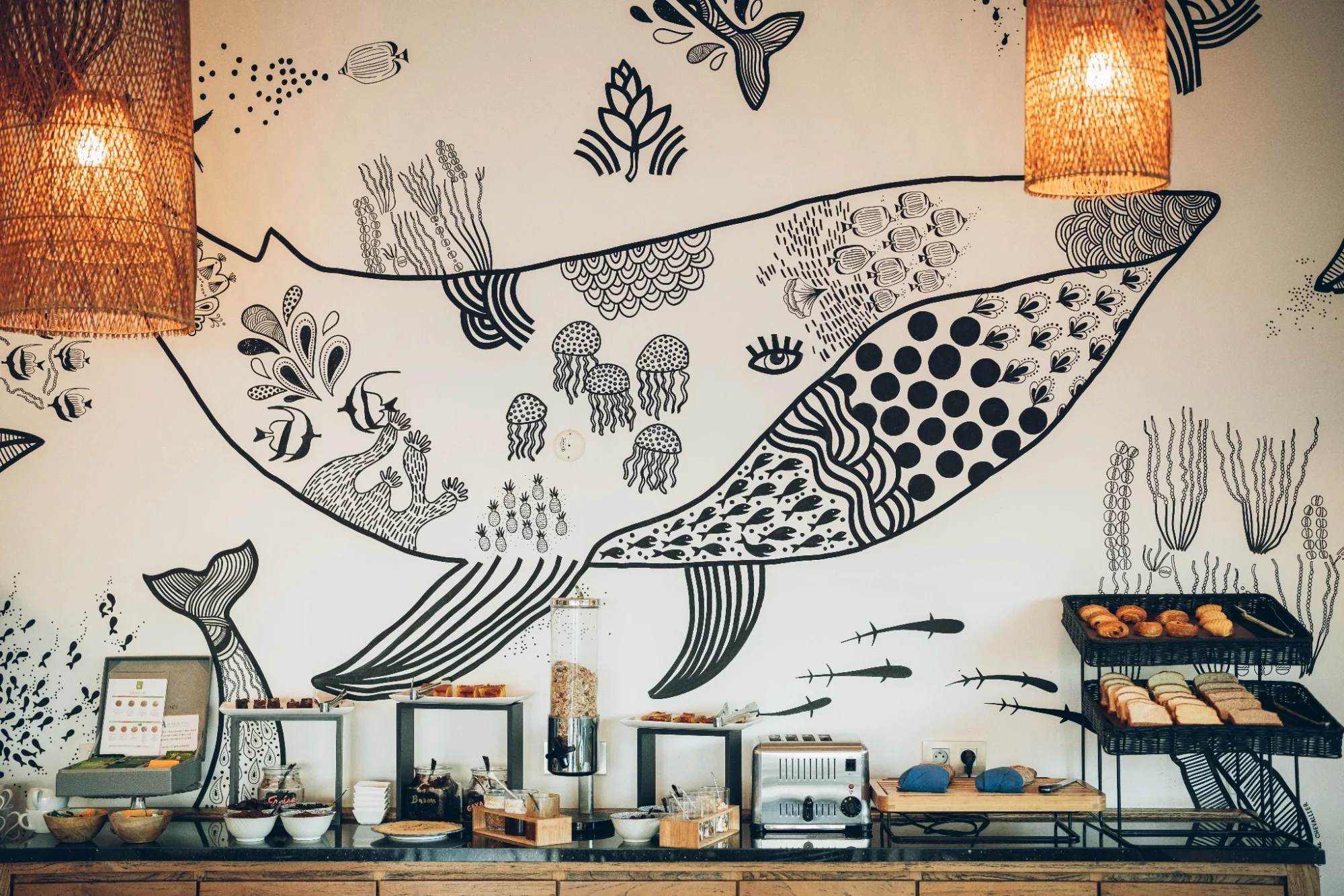 Whale Bar de l’hôtel 2A à Boucan Canot : design, gourmandise et art de séjourner.