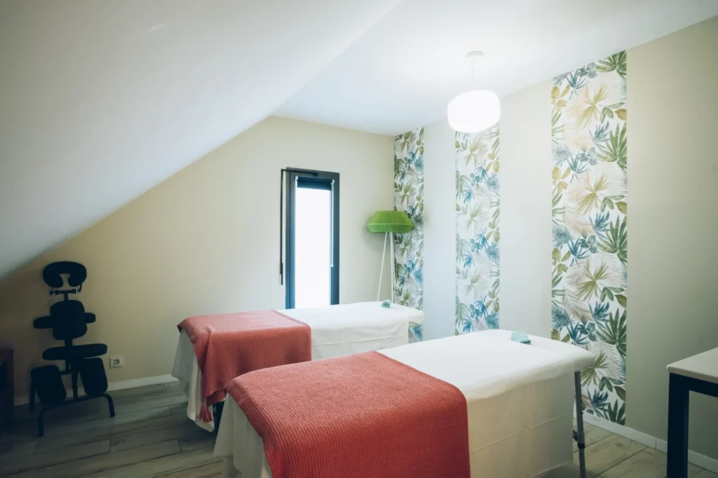 Salle de massage du spa de l’Hôtel 2A à Boucan Canot, espace dédié aux soins et à la relaxation